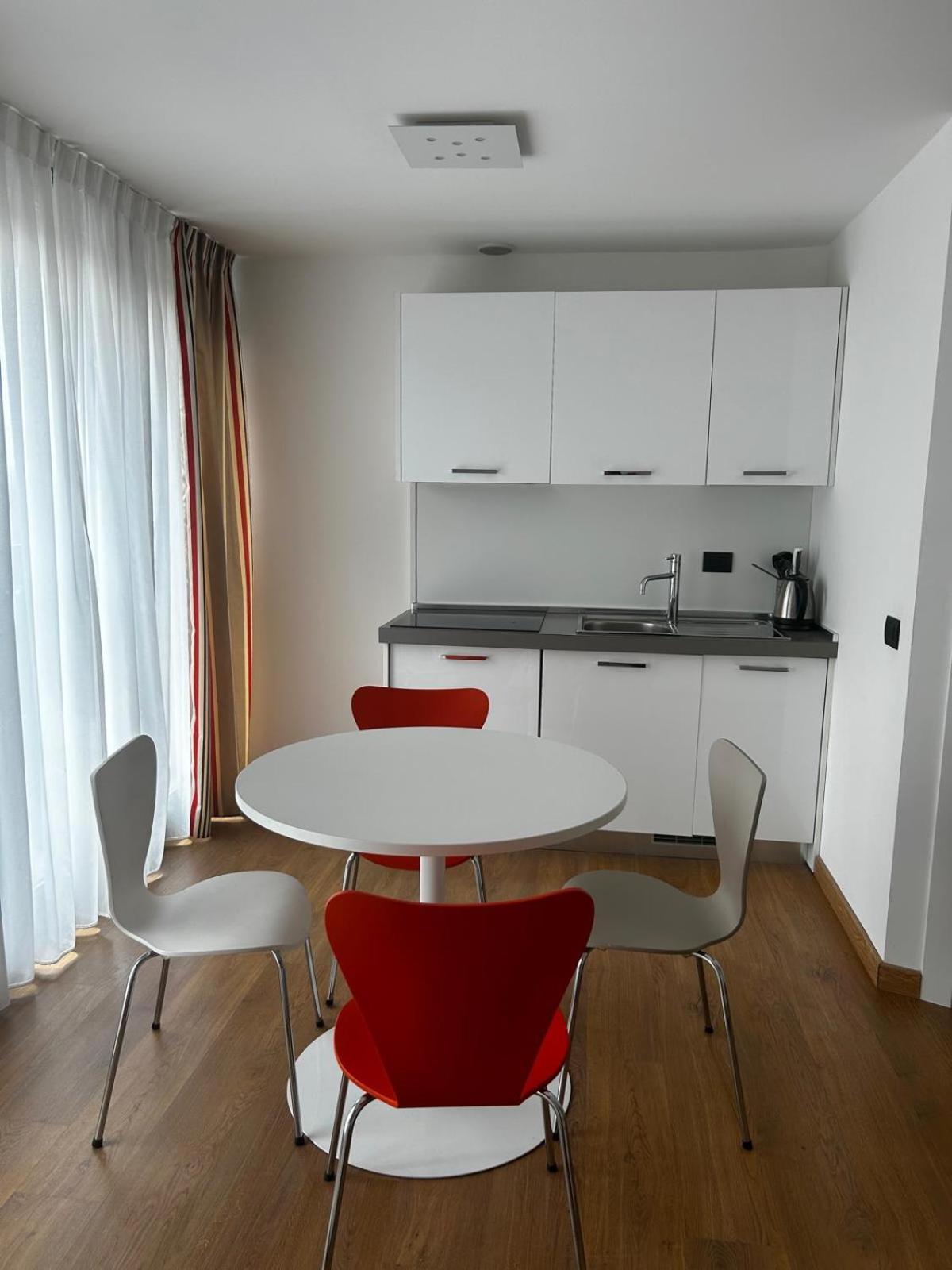 Bb Isola Apartahotel